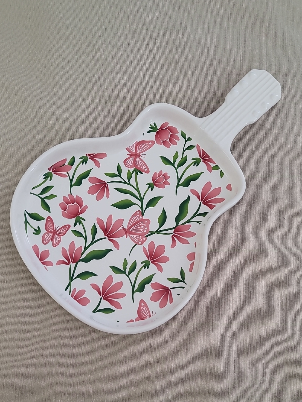 Dolly Parton Ceramic Floral Guitar-Shaped Serving Dish - Picture 4 of 13